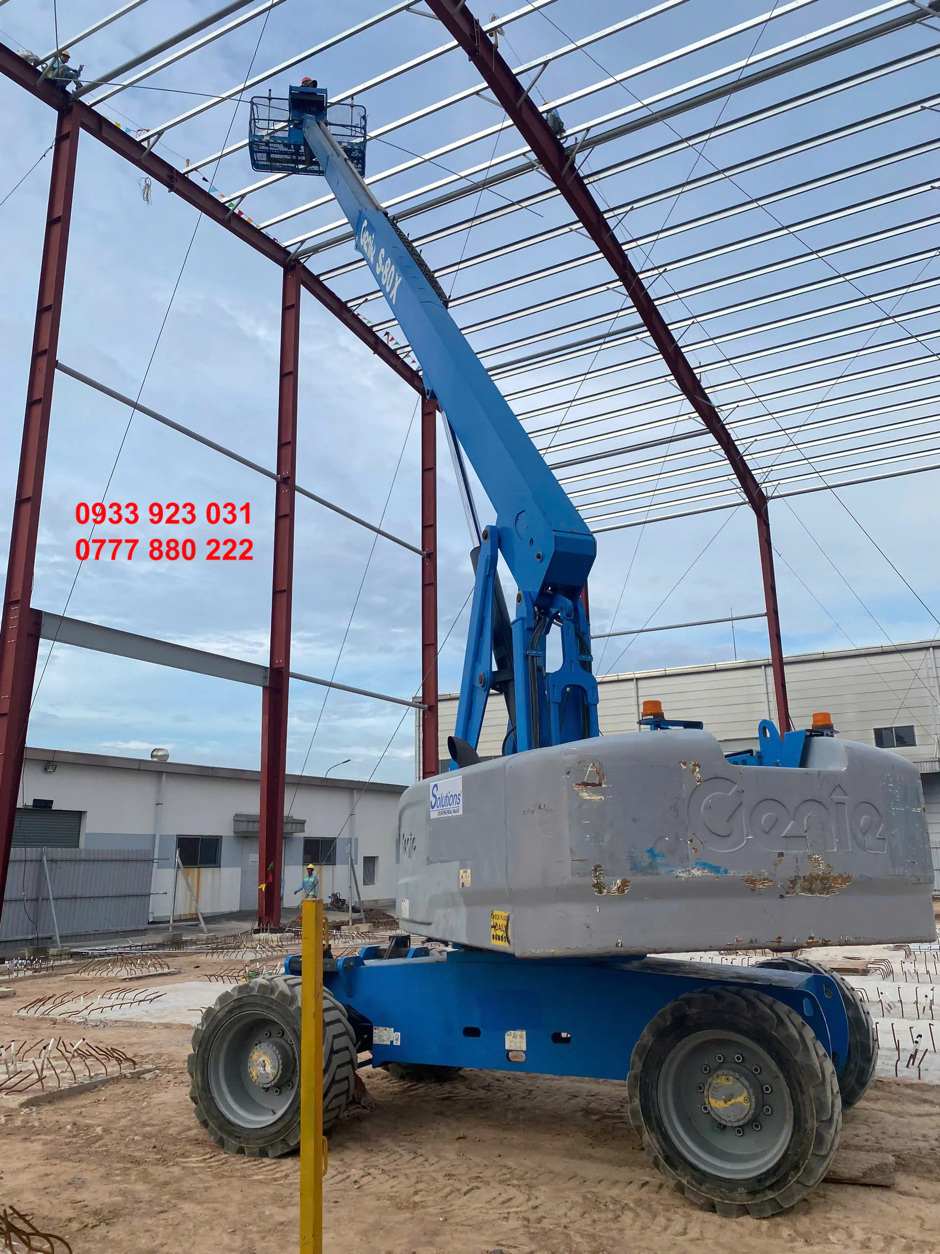 thu&ecirc; xe n&acirc;ng người