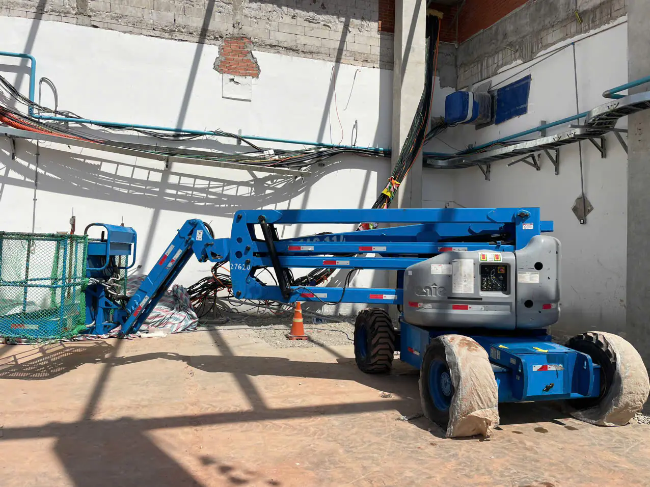 Xe nâng người điện Genie Z45/25 JDC 16 Mét