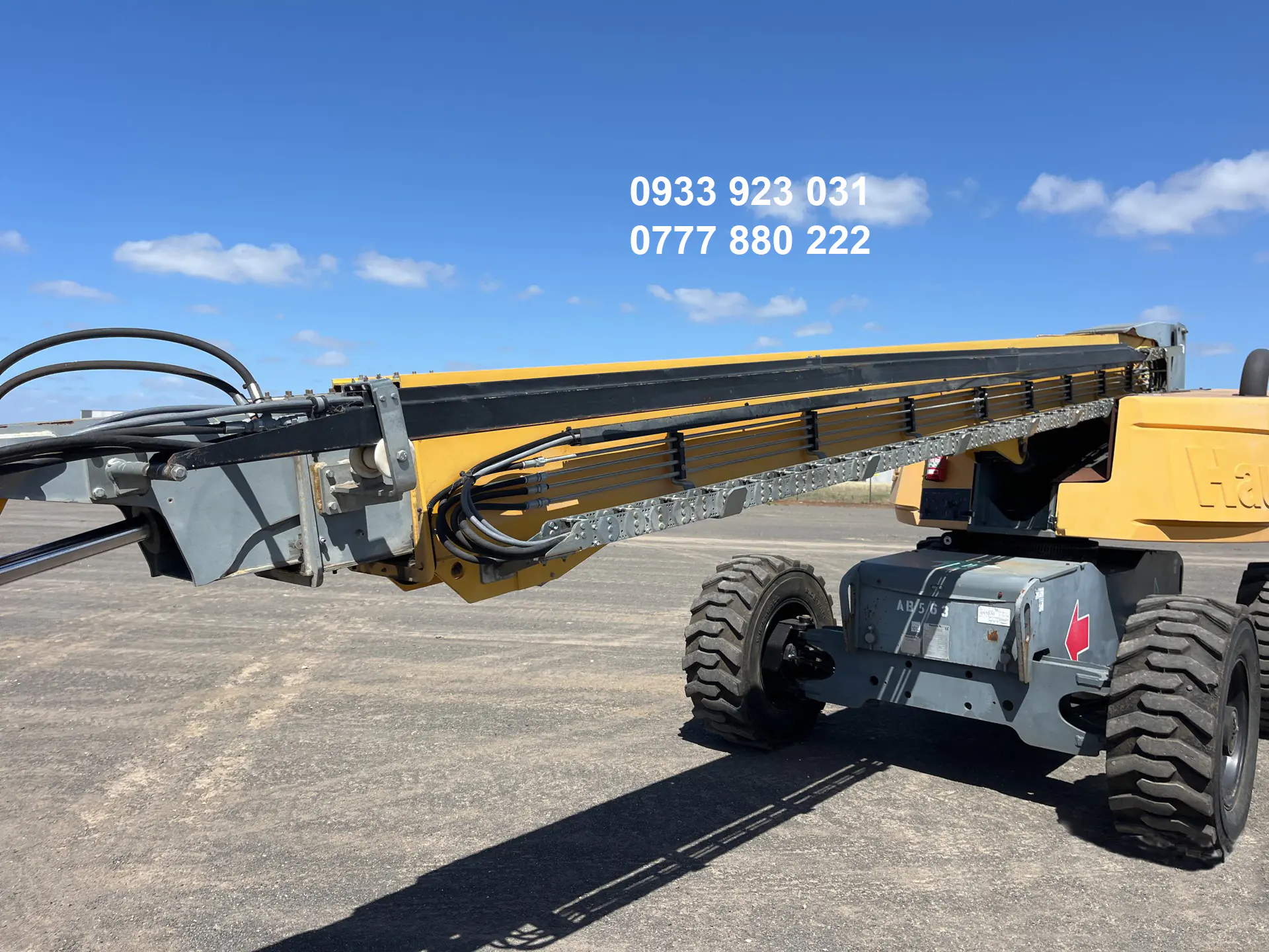 Xe nâng người Haulotte HT23RTJ cao 23 mét