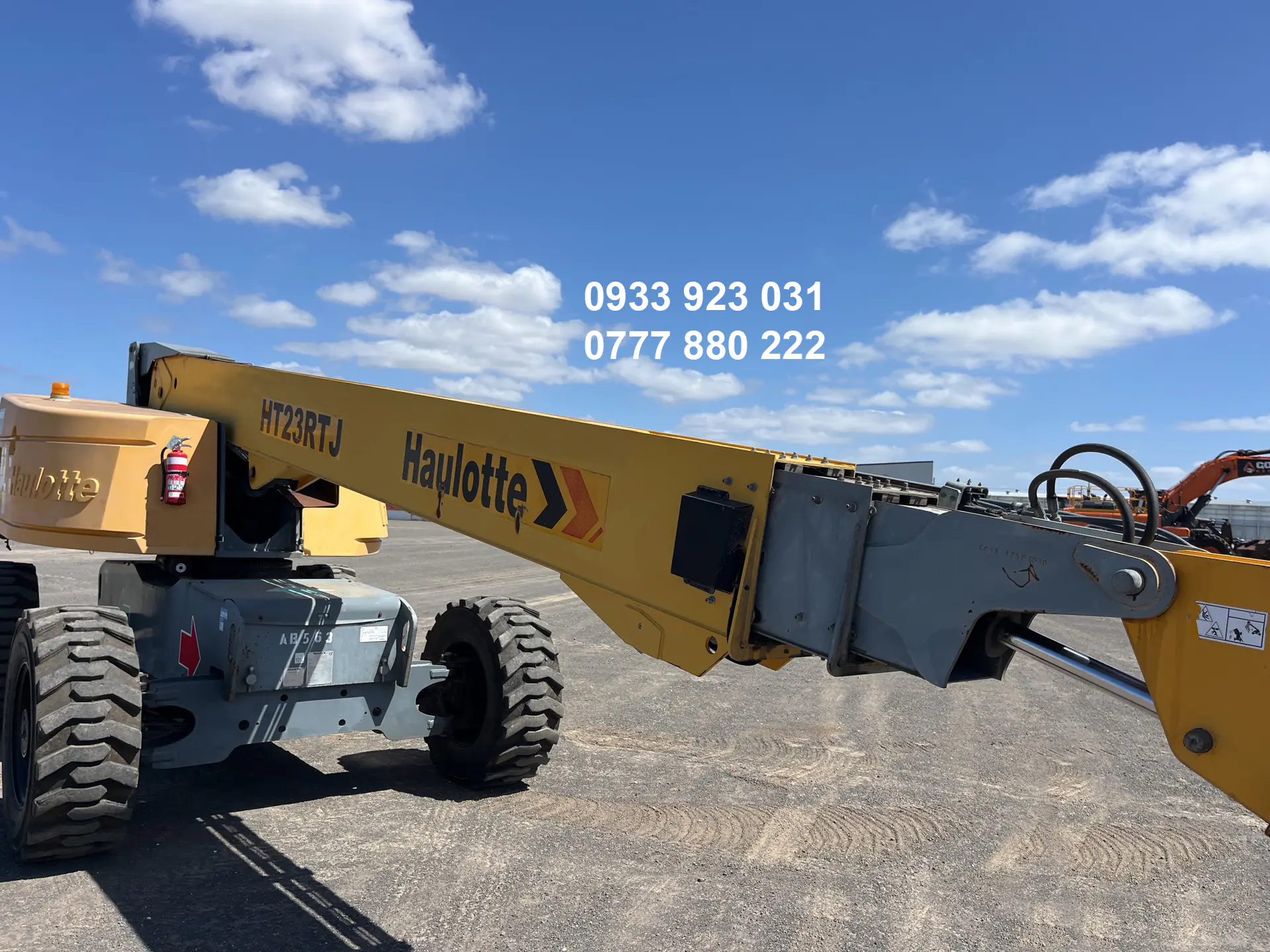 Xe nâng người Haulotte HT23RTJ cao 23 mét