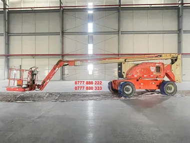 Thuê xe nâng người 26 mét JLG 800AJ