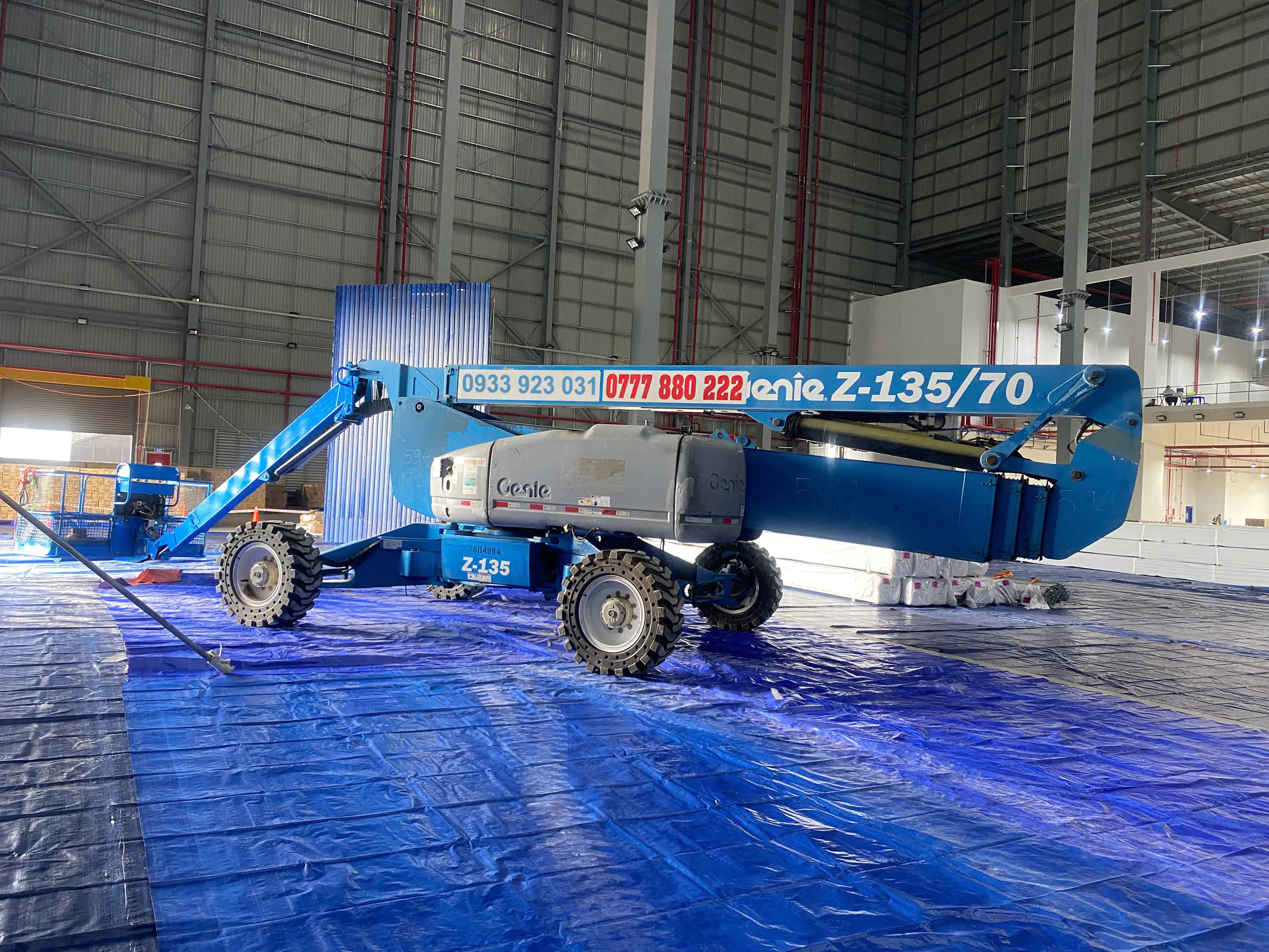 Xe nâng người cần gấp cao 43 mét Genie Z135/70RT