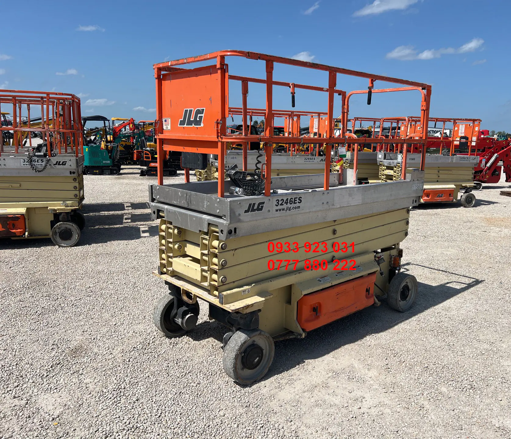 Xe nâng người cắt kéo chạy điện 12 mét JLG 3246ES