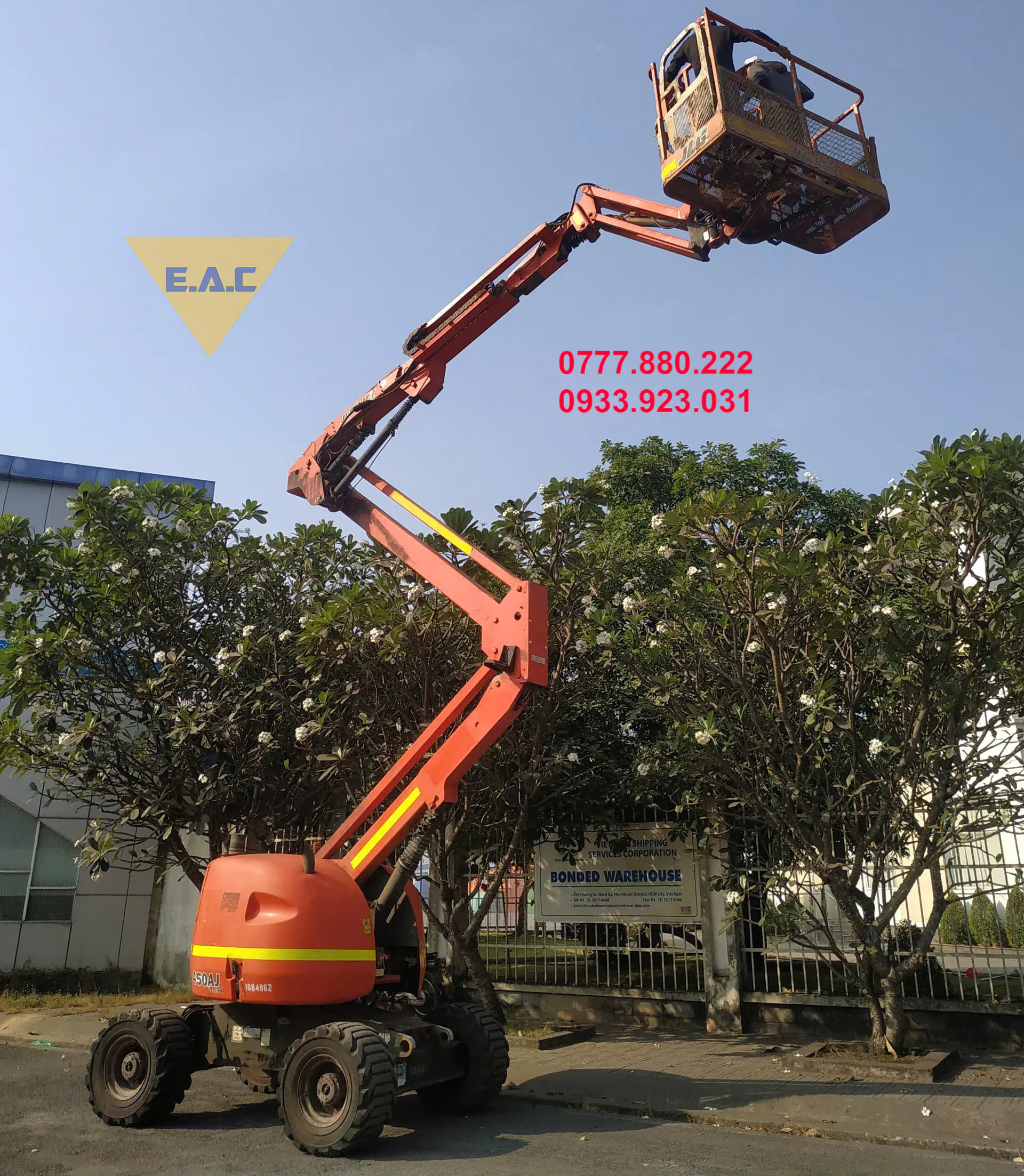 Thu&ecirc; xe n&acirc;ng người Z-Boom cao 16m JLG 450AJ