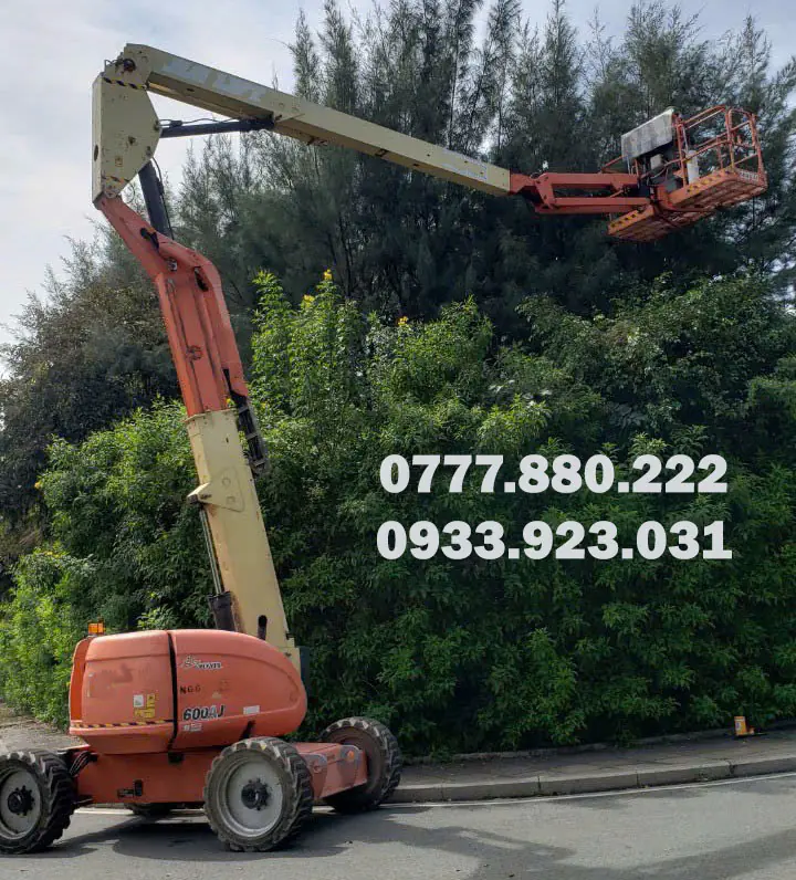 Thuê xe nâng người 20 mét JLG 600AJ 