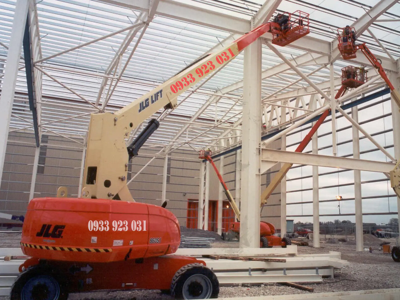 Xe n&acirc;ng người cần thẳng cao 28 m&eacute;t JLG 860SJ